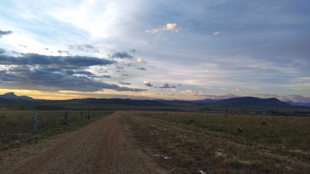 Chácara com Rio Almecegas – Vale verde – 15ha – 15km de Alto Paraíso de Goiás, Sentido Pousada Inacia