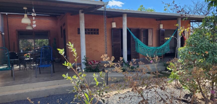 Maravilhosa Casa – pegada ecológica – 2,5km de Cavalcante/GO sentido Cachoeira Santa Barbara – Chapada dos Veadeiros