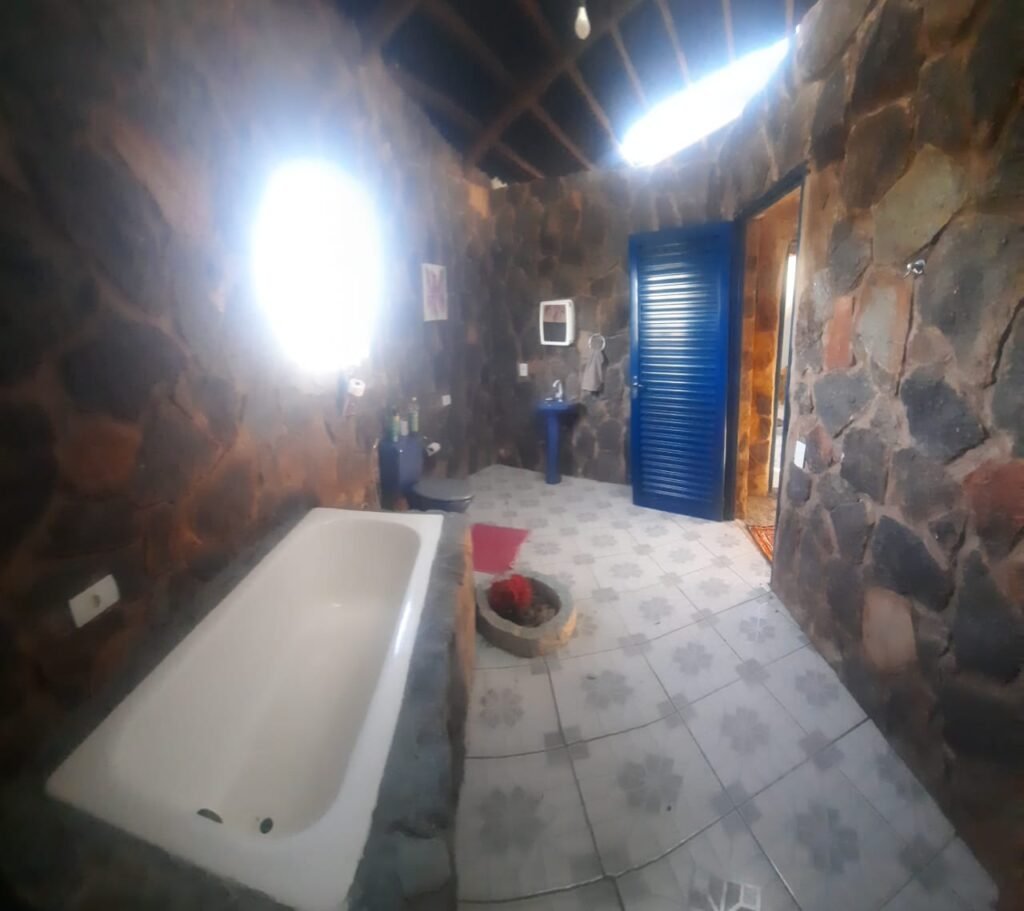 Chácara 4ha Beira Rio dos Couros – Casa Exótica e Ecológica – 12 km Alto Paraíso sentido São Jorge
