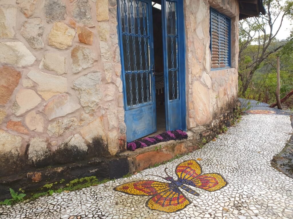Chácara 4ha Beira Rio dos Couros – Casa Exótica e Ecológica – 12 km Alto Paraíso sentido São Jorge