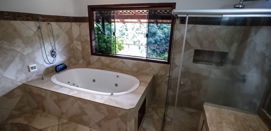 Maravilhosa Casa na Natureza – Condomínio Rural – 2 km do Centro de Alto Paraíso de Goiás