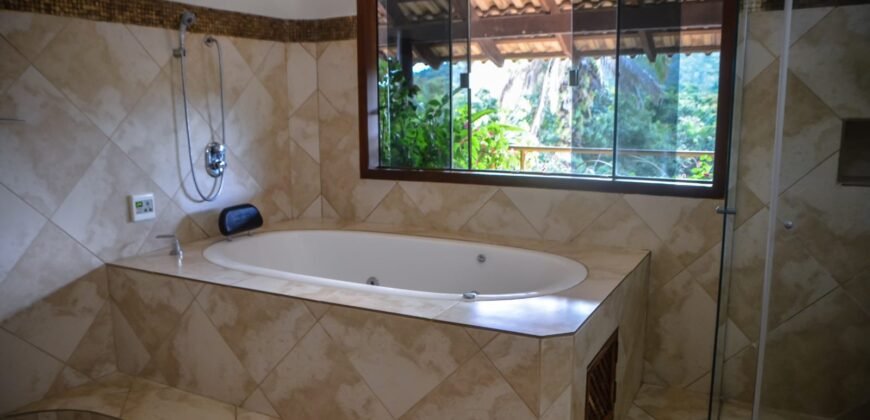 Maravilhosa Casa na Natureza – Condomínio Rural – 2 km do Centro de Alto Paraíso de Goiás