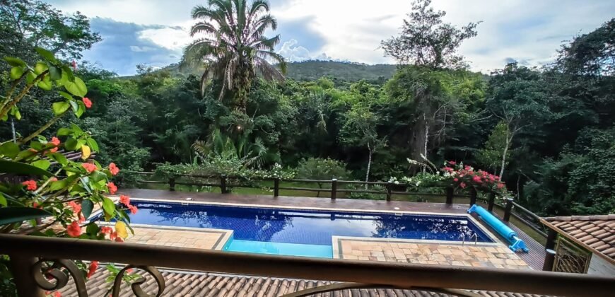 Maravilhosa Casa na Natureza – Condomínio Rural – 2 km do Centro de Alto Paraíso de Goiás