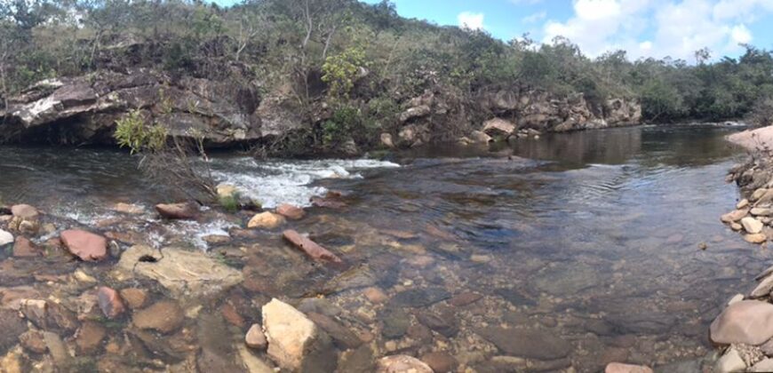 Chácara Suçuarana com RIO, Próximo a Cachoeira do Poço Encantado – Chapada dos Veadeiros