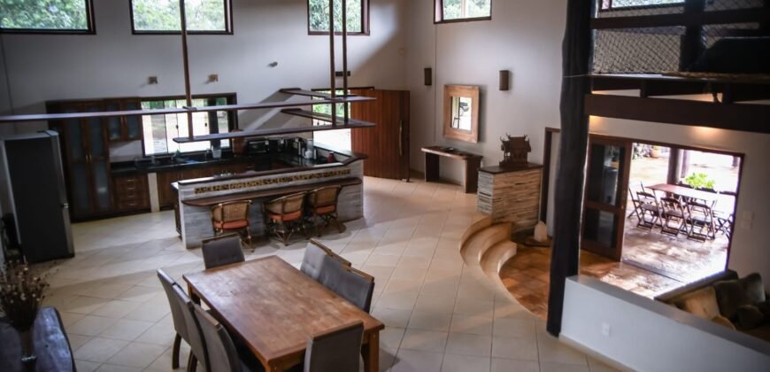 Maravilhosa Casa na Natureza – Condomínio Rural – 2 km do Centro de Alto Paraíso de Goiás