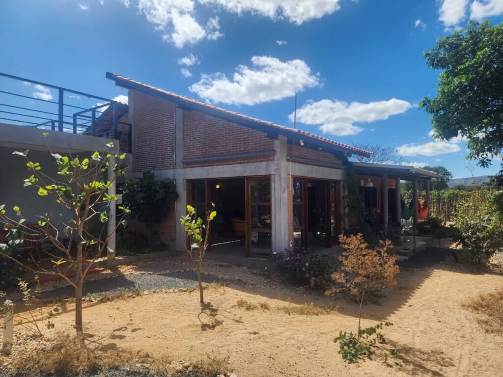 Maravilhosa Casa – pegada ecológica – 2,5km de Cavalcante/GO sentido Cachoeira Santa Barbara – Chapada dos Veadeiros