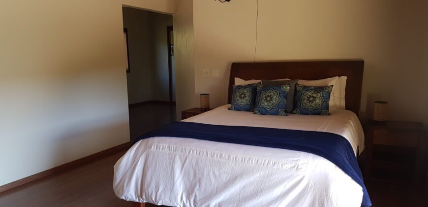 Maravilhosa Casa na Natureza – Condomínio Rural – 2 km do Centro de Alto Paraíso de Goiás