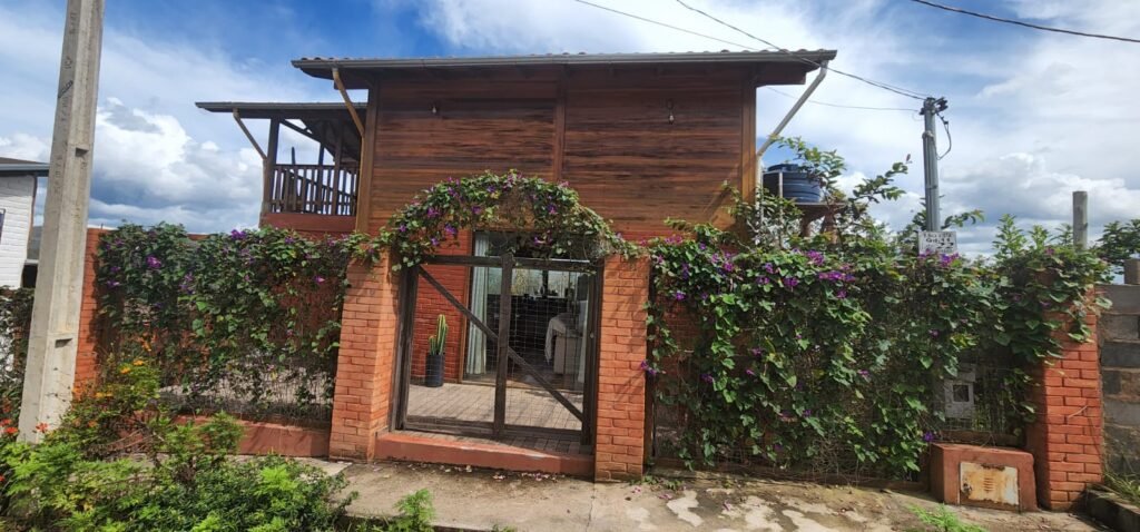 Vende-se Casa com Vista – Eldorado 1 – Alto Paraíso de Goiás