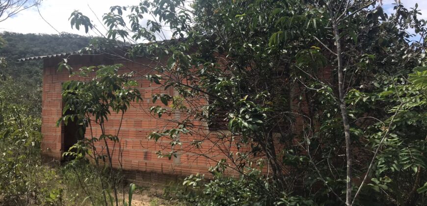 Chácara Suçuarana com RIO, Próximo a Cachoeira do Poço Encantado – Chapada dos Veadeiros