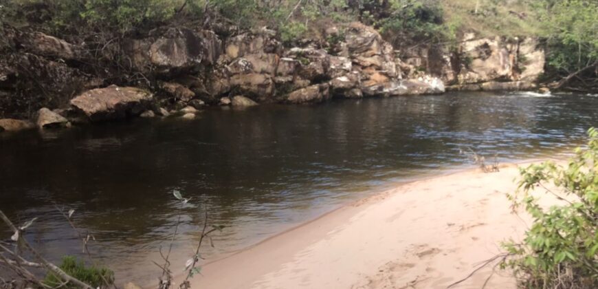 Chácara Suçuarana com RIO, Próximo a Cachoeira do Poço Encantado – Chapada dos Veadeiros