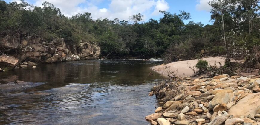 Chácara Suçuarana com RIO, Próximo a Cachoeira do Poço Encantado – Chapada dos Veadeiros