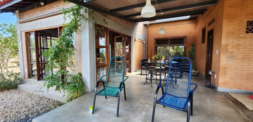 Maravilhosa Casa – pegada ecológica – 2,5km de Cavalcante/GO sentido Cachoeira Santa Barbara – Chapada dos Veadeiros