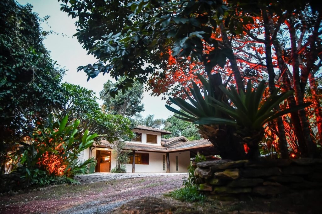 Maravilhosa Casa na Natureza – Condomínio Rural – 2 km do Centro de Alto Paraíso de Goiás