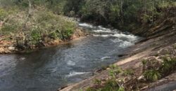 Chácara Suçuarana com RIO, Próximo a Cachoeira do Poço Encantado – Chapada dos Veadeiros