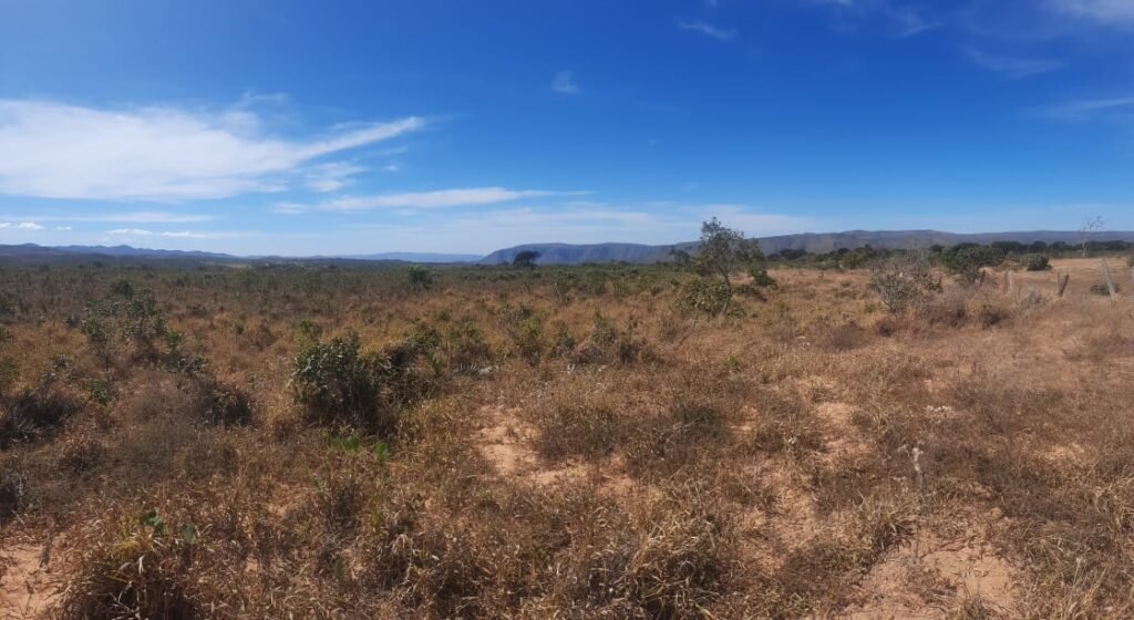 Vende-se Chácara 4ha – Acesso a Cachoeira Água Fria – Vista – 5km de Alto Paraíso de Goiás