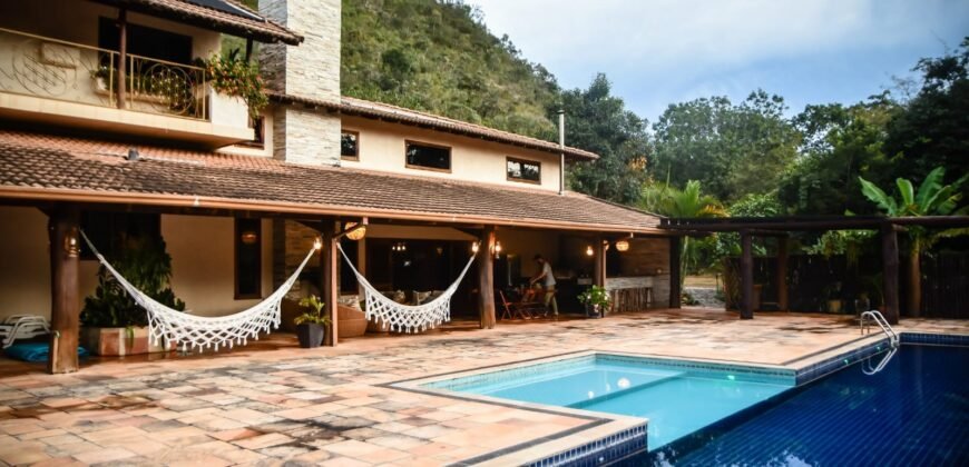 Maravilhosa Casa na Natureza – Condomínio Rural – 2 km do Centro de Alto Paraíso de Goiás