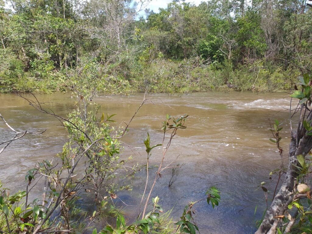 Chácara 4ha Beira Rio dos Couros – Casa Exótica e Ecológica – 12 km Alto Paraíso sentido São Jorge