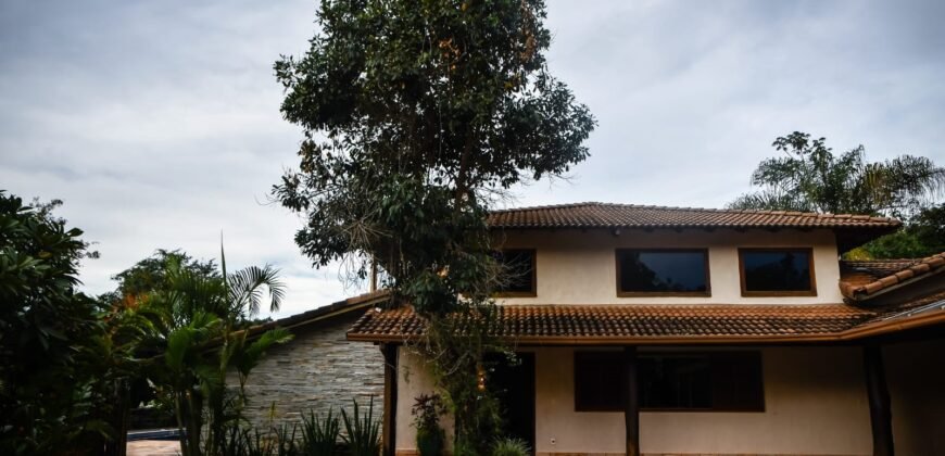 Maravilhosa Casa na Natureza – Condomínio Rural – 2 km do Centro de Alto Paraíso de Goiás