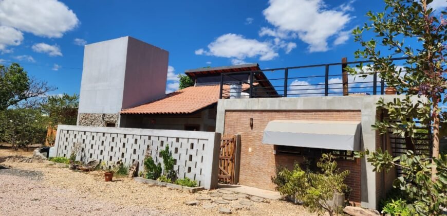 Maravilhosa Casa – pegada ecológica – 2,5km de Cavalcante/GO sentido Cachoeira Santa Barbara – Chapada dos Veadeiros