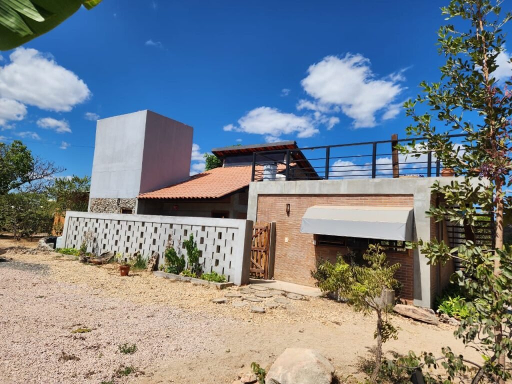 Maravilhosa Casa – pegada ecológica – 2,5km de Cavalcante/GO sentido Cachoeira Santa Barbara – Chapada dos Veadeiros