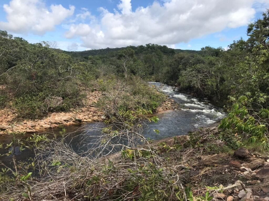 Chácara Suçuarana com acesso ao rio, Próximo a Cachoeira do Poço Encantado – Chapada dos Veadeiros