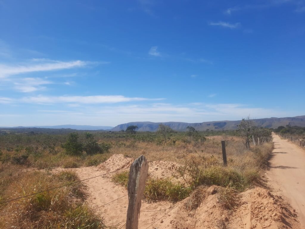 Vende-se Chácara 4ha – Acesso a Cachoeira Água Fria – Vista – 5km de Alto Paraíso de Goiás