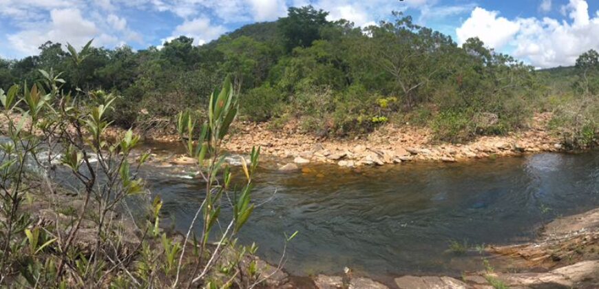 Chácara Suçuarana com RIO, Próximo a Cachoeira do Poço Encantado – Chapada dos Veadeiros