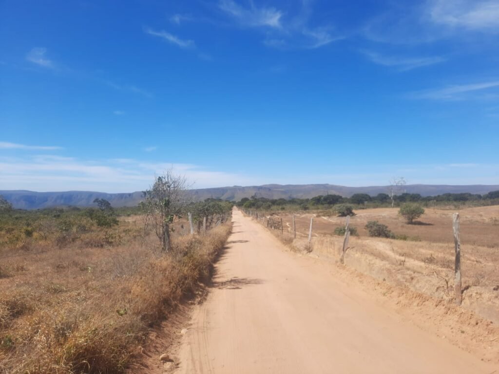 Vende-se Chácara 4ha – Acesso a Cachoeira Água Fria – Vista – 5km de Alto Paraíso de Goiás