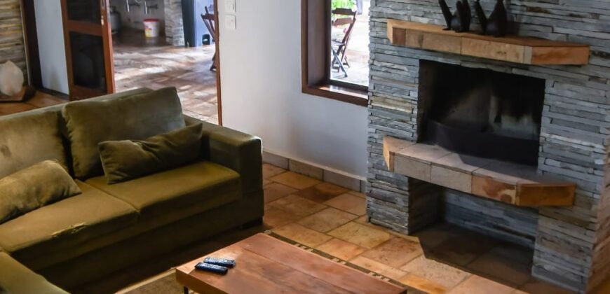 Maravilhosa Casa na Natureza – Condomínio Rural – 2 km do Centro de Alto Paraíso de Goiás