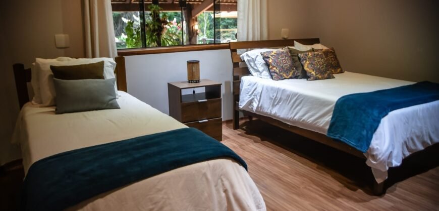 Maravilhosa Casa na Natureza – Condomínio Rural – 2 km do Centro de Alto Paraíso de Goiás