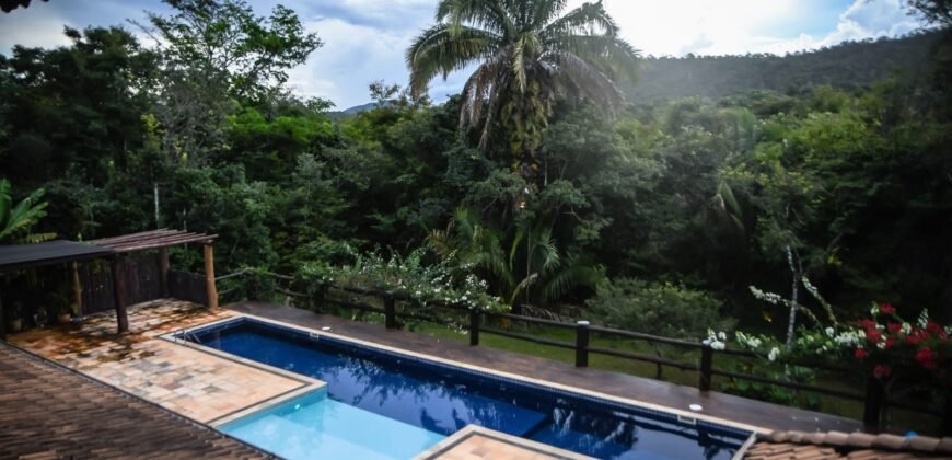 Maravilhosa Casa na Natureza – Condomínio Rural – 2 km do Centro de Alto Paraíso de Goiás