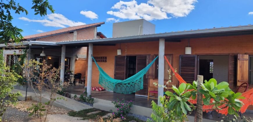 Maravilhosa Casa – pegada ecológica – 2,5km de Cavalcante/GO sentido Cachoeira Santa Barbara – Chapada dos Veadeiros