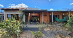 Maravilhosa Casa – pegada ecológica – 2,5km de Cavalcante/GO sentido Cachoeira Santa Barbara – Chapada dos Veadeiros Maravilhosa Casa – pegada ecológica – 2,5km de Cavalcante/GO sentido Cachoeira Santa Barbara – Chapada dos Veadeiros