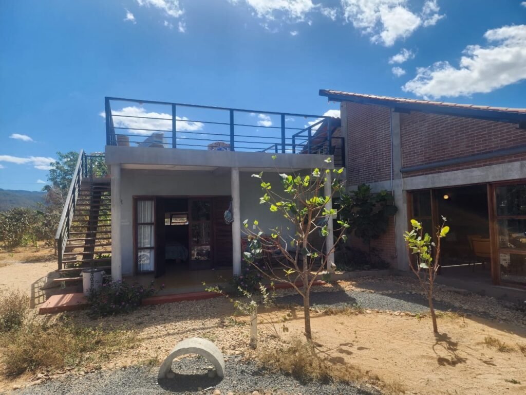 Maravilhosa Casa – pegada ecológica – 2,5km de Cavalcante/GO sentido Cachoeira Santa Barbara – Chapada dos Veadeiros