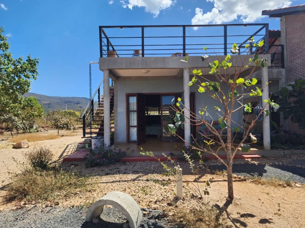 Maravilhosa Casa – pegada ecológica – 2,5km de Cavalcante/GO sentido Cachoeira Santa Barbara – Chapada dos Veadeiros