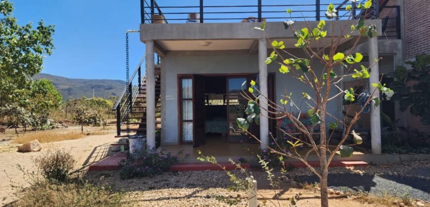 Maravilhosa Casa – pegada ecológica – 2,5km de Cavalcante/GO sentido Cachoeira Santa Barbara – Chapada dos Veadeiros