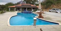 Fazenda 20 alqueires – Cachoeira – Próximo a Cachoeira Poço Encantado – Casa Sede – Nascente – Piscina aquecida – Alto Paraíso de Goiás Fazenda 20 alqueires – Cachoeira – Próximo a Cachoeira Poço Encantado – Casa Sede – Nascente – Piscina aquecida – Alto Paraíso de Goiás