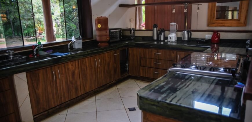 Maravilhosa Casa na Natureza – Condomínio Rural – 2 km do Centro de Alto Paraíso de Goiás