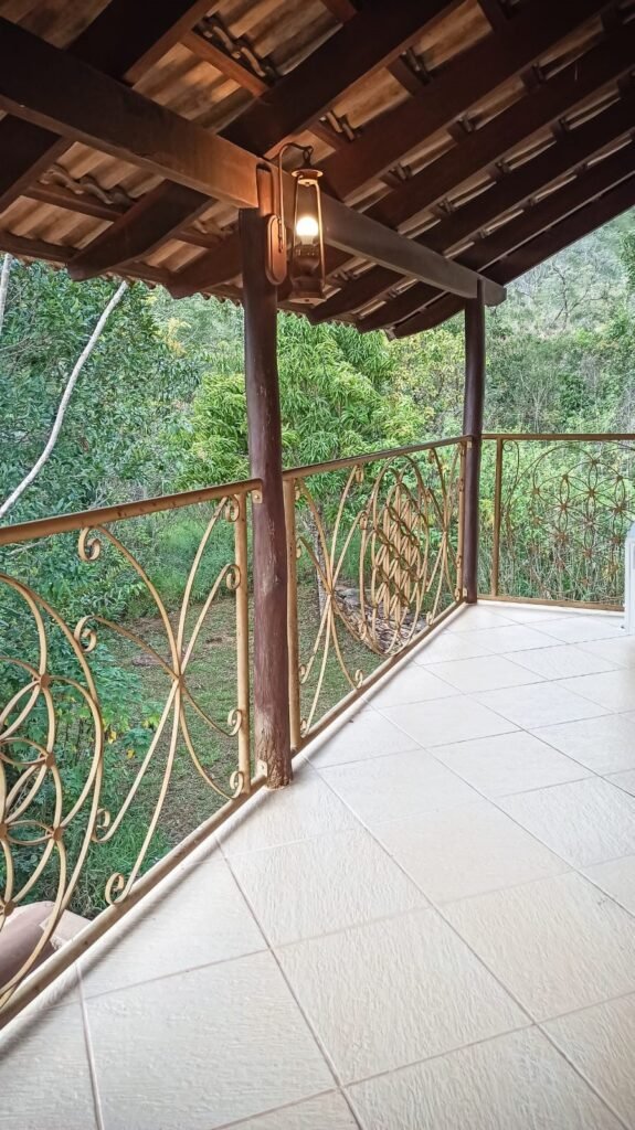 Maravilhosa Casa na Natureza – Condomínio Rural – 2 km do Centro de Alto Paraíso de Goiás