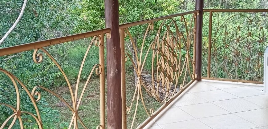 Maravilhosa Casa na Natureza – Condomínio Rural – 2 km do Centro de Alto Paraíso de Goiás