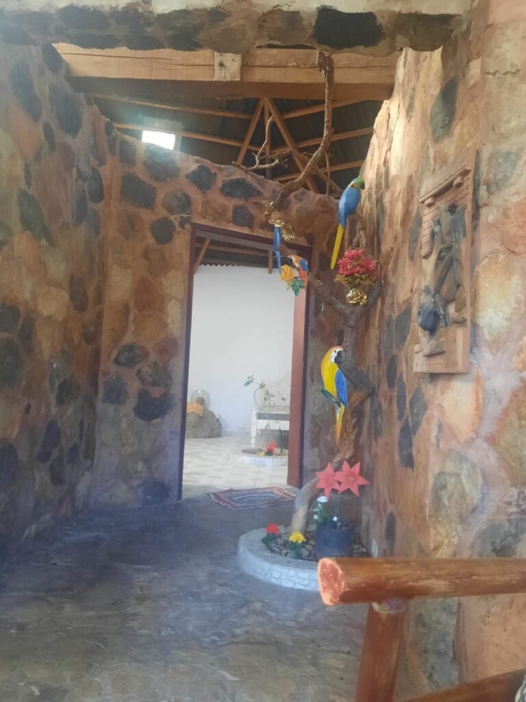 Chácara 4ha Beira Rio dos Couros – Casa Exótica e Ecológica – 12 km Alto Paraíso sentido São Jorge