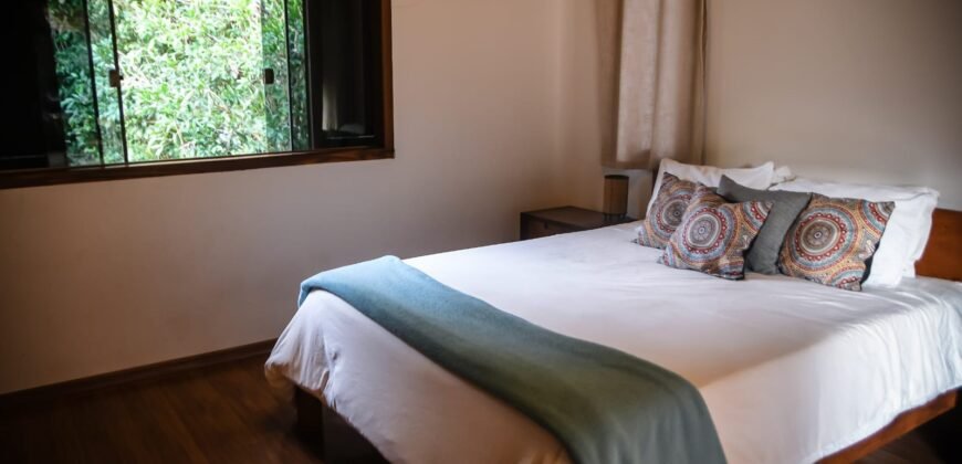 Maravilhosa Casa na Natureza – Condomínio Rural – 2 km do Centro de Alto Paraíso de Goiás