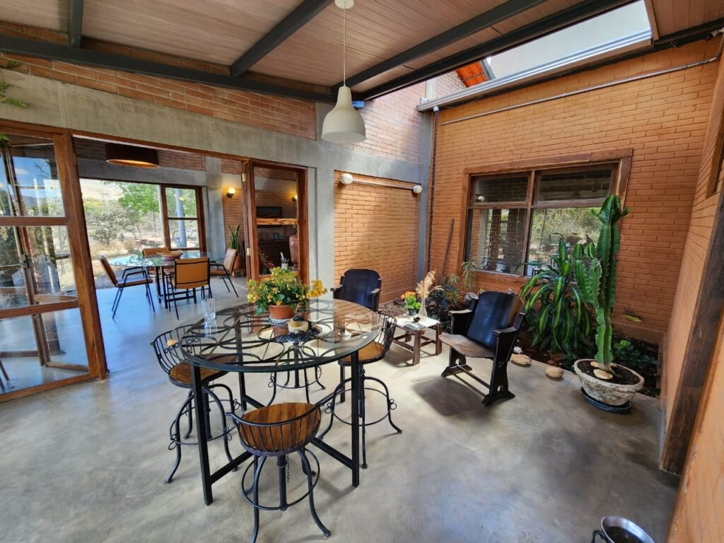 Maravilhosa Casa – pegada ecológica – 2,5km de Cavalcante/GO sentido Cachoeira Santa Barbara – Chapada dos Veadeiros
