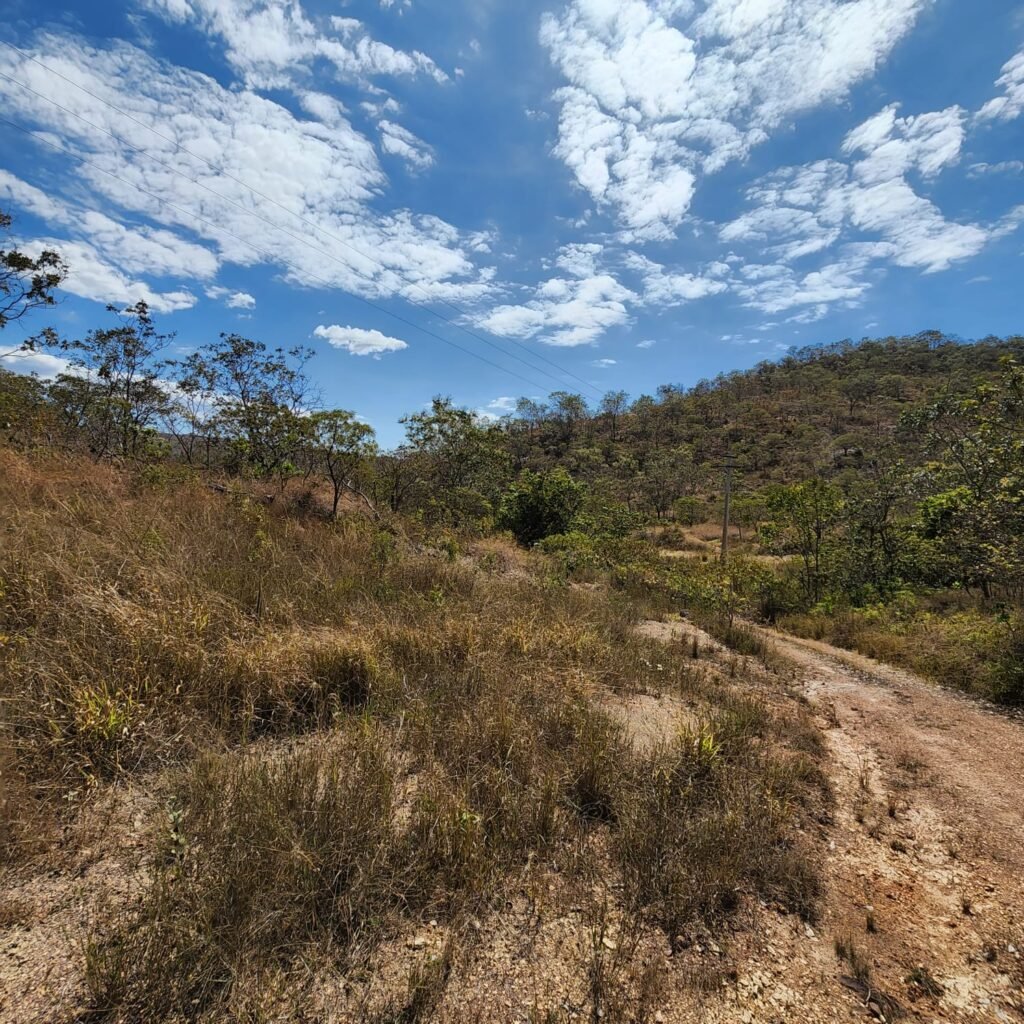Fazenda 100ha- Rio – Casa Sede – 13km de Alto Paraíso e 1km de Terra