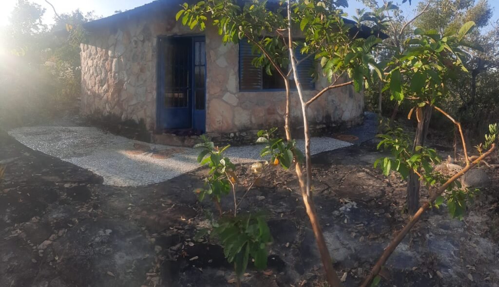 Chácara 4ha Beira Rio dos Couros – Casa Exótica e Ecológica – 12 km Alto Paraíso sentido São Jorge