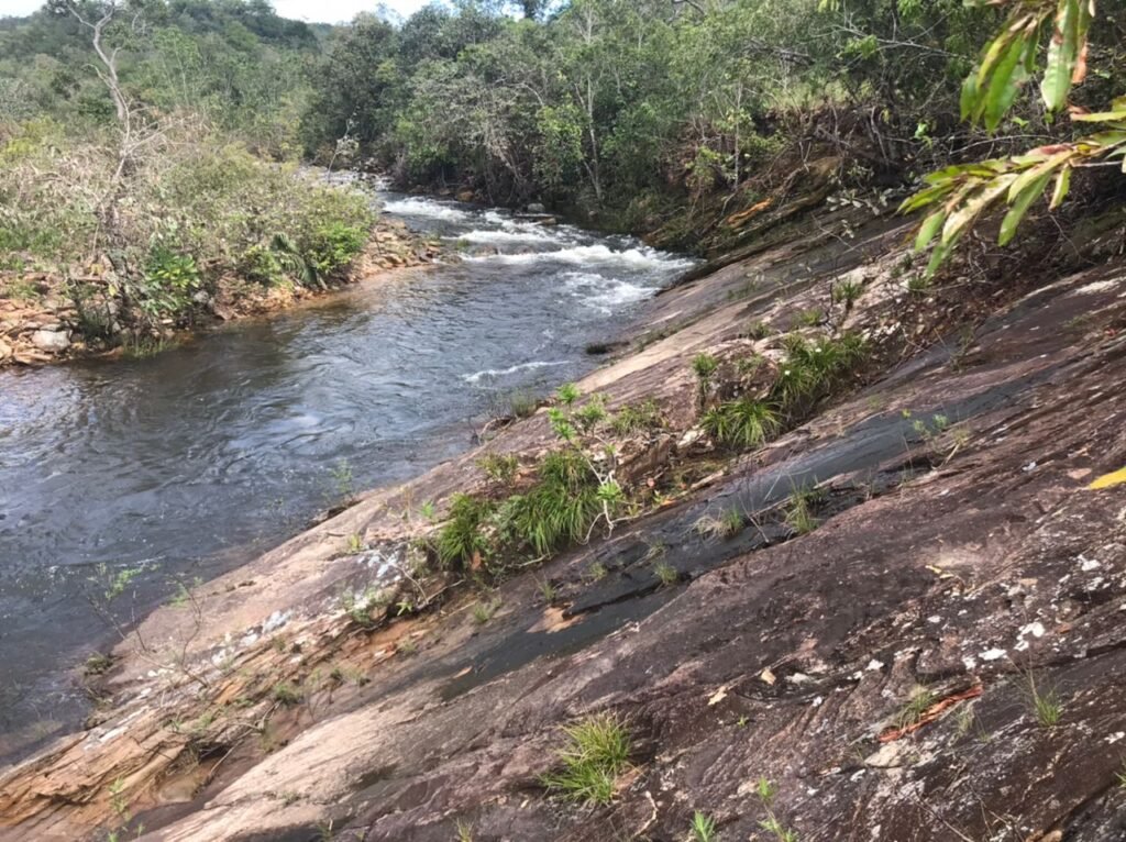Chácara Suçuarana com acesso ao rio, Próximo a Cachoeira do Poço Encantado – Chapada dos Veadeiros