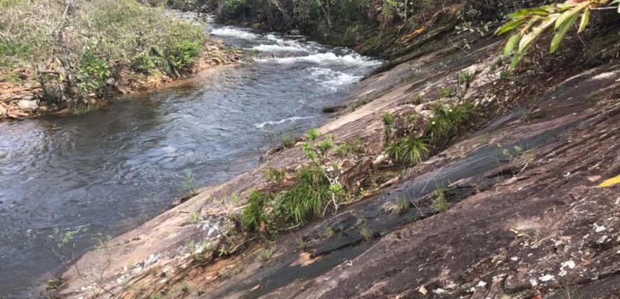 Chácara Suçuarana com RIO, Próximo a Cachoeira do Poço Encantado – Chapada dos Veadeiros
