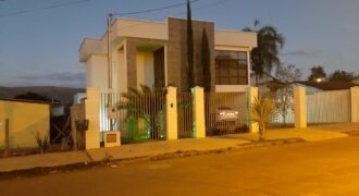 Lindo Sobrado + Casa – Centro – Alto Paraíso de Goiás Lindo Sobrado + Casa – Centro – Alto Paraíso de Goiás