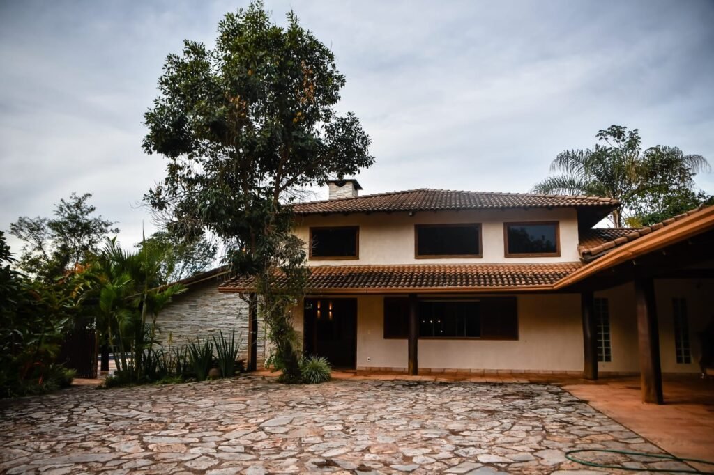 Maravilhosa Casa na Natureza – Condomínio Rural – 2 km do Centro de Alto Paraíso de Goiás