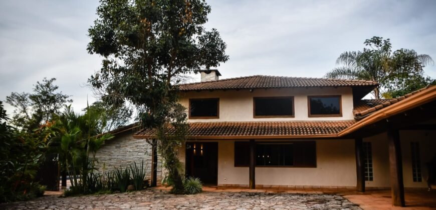 Maravilhosa Casa na Natureza – Condomínio Rural – 2 km do Centro de Alto Paraíso de Goiás